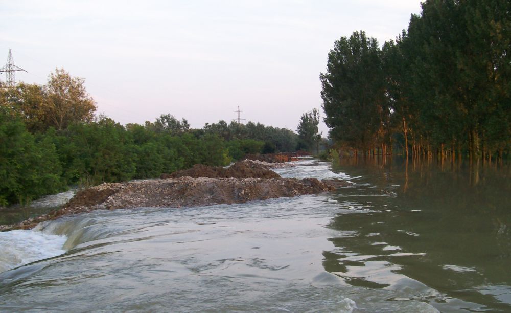 Mansion to call Purple Banii risipiți pe repararea digurilor au ajuns sub apele Dunării |  Subiectiv De Tulcea - Cotidianul Cu Stiri Pe Surse
